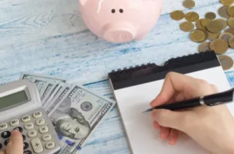 Sparprogramme helfen, um Kündigungen zu vermeiden und Arbeitsplätze zu sichern