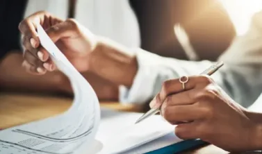 Betriebliches Eingliederungsmanagement: Betriebsrat sichert Rechte bei Langzeiterkrankung durch vertrauliche BEM-Gespräche