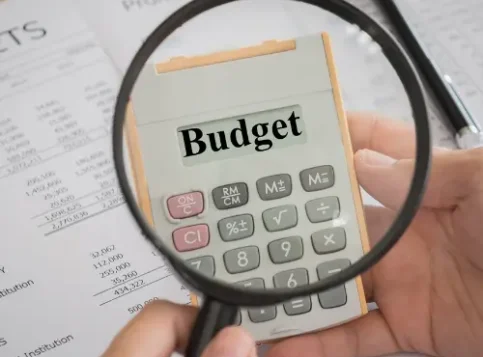 So nehmen Betriebsräte und der Wirtschaftsausschuss aktiv Einfluss auf die Budgetplanung 2026. Erfahren Sie, welche Informations- und Mitbestimmungsrechte bei Personalabbau, Investitionen und Restrukturierung greifen.